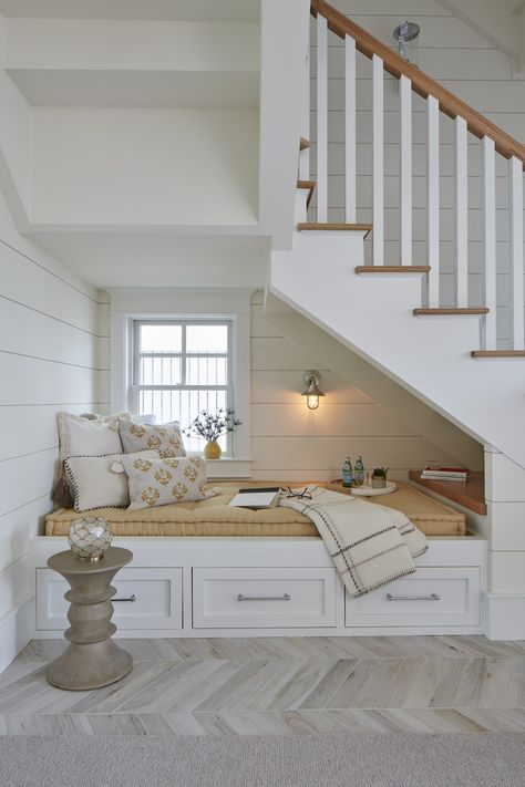 Window Under Stairs, Understairs Seating, Tangga Aesthetic, Bed Under Stairs, Cottage Stairs, Under Stairs Nook, Stair Nook, Staircase Storage, Delaware Beaches