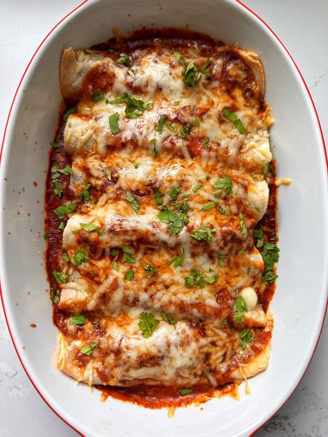 High Protein Turkey Black Bean Enchiladas (gluten-free) - rachLmansfield Rachel Mansfield Recipes, Dairy Free High Protein Meals, Rachel Mansfield, Ground Turkey Enchiladas, Quick Turkey, Turkey Enchiladas, Black Bean Enchiladas, Latin Recipes, High Protein Dinner