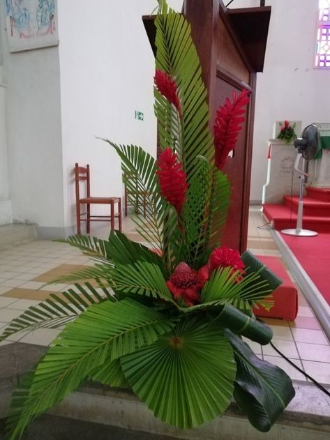 Palm Sunday Arrangements, Pentecost Sunday Decorations, Palm Floral Arrangements, Easter Flower Arrangements For Church, Church Flower Arrangements Altars Simple, Church Flower Arrangements Altars Ideas, Easter Church Flowers, Palm Sunday Decorations, Tall Flower Arrangements