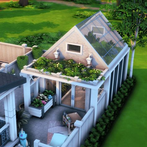 Hello there! Let's continue with my challenge and here is house number 13! A base game at home for a family with up to four children! Pool… | Instagram Sims 4 Base Game Build Ideas, Sims Base Game House, Pool Greenhouse, Sims Room, Bloxburg Houses, Sims 4 House Building, Houses Ideas, Sims House Plans, Number 13