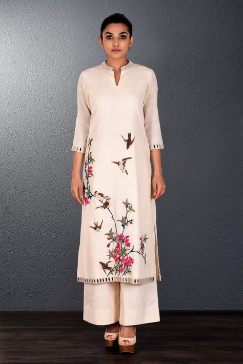 Purvi Doshi, Fabric Paint Shirt, Silk Kurti Designs, Hand Painted Dress, Fabric Painting On Clothes, Dress Painting, Silk Kurti, Hand Painted Clothing, Kurti Patterns