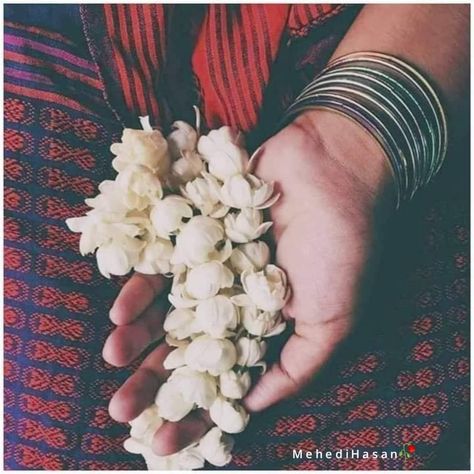 Onam Photography, Mogra Flower, Arabian Jasmine, Aesthetic Reference, Home Flower Decor, Bedroom Moodboard, Ball Tattoo, Insta Post Ideas, Dragon Ball Tattoo