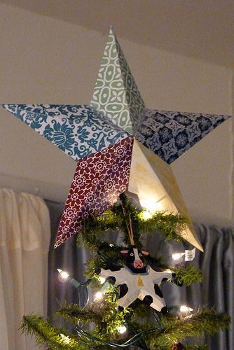 DIY Christmas Tree Topper - I used cardboard and covered it in fabric instead of using card stock, turned out amazing! Tree Topper Ideas, Diy Tree Topper, Diy Christmas Star, Diy Christmas Tree Topper, Toppers Diy, Santa Tree, Christmas Topper, Sock Monkeys, Christmas In Heaven