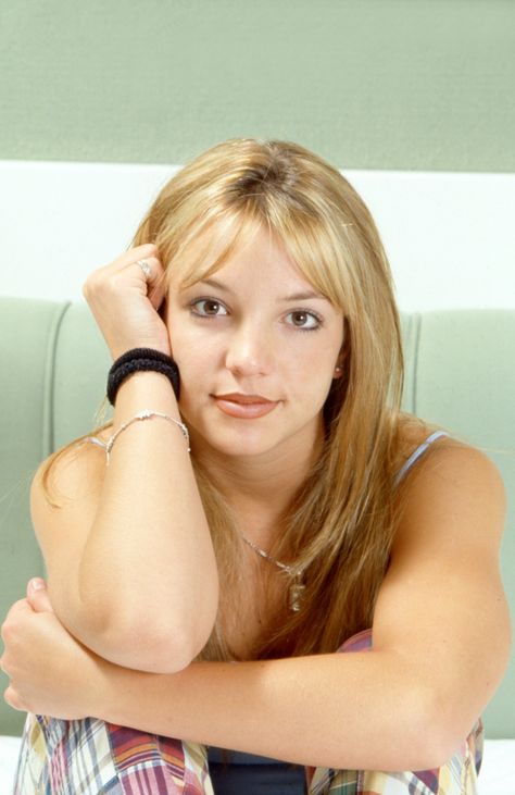 Britney Spears (May 1999 by Maurizia Mazza) #LakeBuenaVista #Florida Britney Spears Young, Britney Spears Hair, Britney Spears Wallpaper, Britney Spears Outfits, Britney Spears 1999, Britney Spears Gif, Britney Spears Photos, Jamie Lynn Spears, Britney Spears Pictures