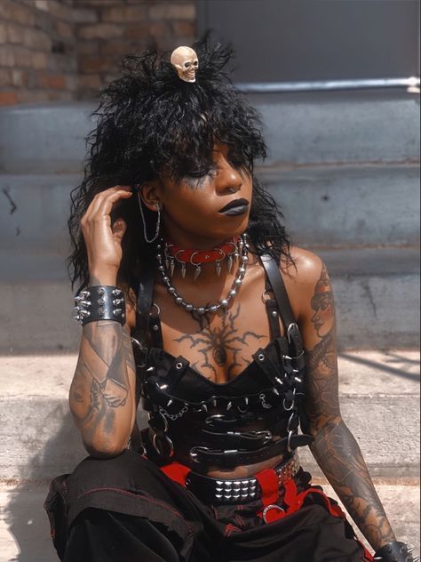 Girl With Tattoos, Afro Goth, Jagua Henna, Afro Punk Fashion, Black Punks, Goth Women, Black Goth, Afro Punk, New Rock