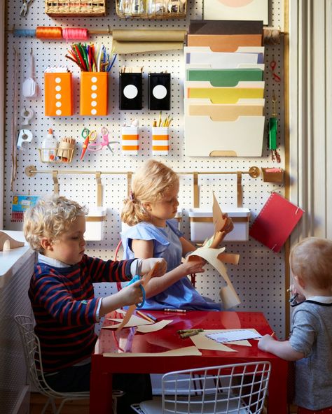 craft area for kids Kids Art Space, Brooklyn Apartment, Cup Of Jo, Apartment Tour, Craft Area, Kids Room Organization, Craft Corner, Kids Corner, Peg Board