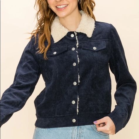 Super Comfy And Lightweight Jacket Perfect Add On To Any Outfit. Fall Winter Aesthetic, Corduroy Sherpa Jacket, Boho Western Style, Unusual Fashion, Fur Lined Jacket, Old Navy Jean Jacket, Sherpa Lined Jacket, Oversized Jean Jacket, Vintage Jean Jacket