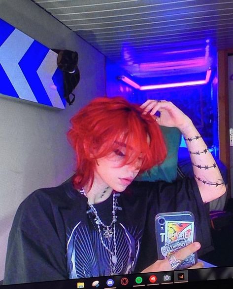 Muka Lelaki, Short Red Hair, Short Grunge Hair, Bright Red Hair, Dyed Hair Inspiration, Fluffy Hair, Short Hair Haircuts, Hair Inspo Color, Grunge Hair