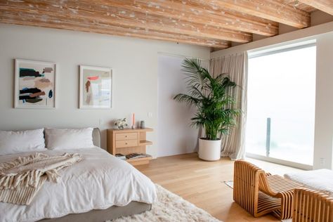 Inside a Fashion Entrepreneur’s Breezy Malibu Beach House Monochromatic Rooms, Minimal Bookshelf, Beach House Getaway, Ashley Kane, Malibu Style, Beautiful Restaurants, Beach House Room, Bungalow Ideas, Beautiful Beach Houses