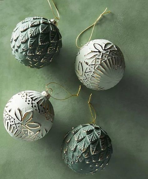 Anthropologie Inspired Christmas, Christmas Decoration For Kids, Christmas Decoration House, Diy Christmas Ball, Christmas Hand Painted, Anthropologie Christmas, Wednesday Friends, Modern Christmas Ornaments, Anthropologie Inspired