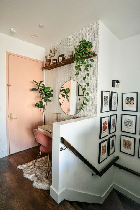 Upstairs Landing Ideas Small Office Spaces, Stair Landing Decor Ideas Small, Landing Ideas Upstairs Small, Upstairs Landing Ideas Small, Small Stair Landing Decor, Top Of The Stairs Decor, Small Landing Ideas Upstairs, Stair Landing Decor Ideas, Top Of Stairs Decor Upstairs Landing