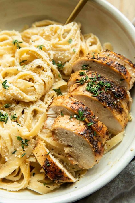 Cajun Chicken Alfredo Recipe, Alfredo Fettuccine, Healthy Chicken Alfredo, Sausage Alfredo, Fettuccine Recipe, Chicken Alfredo Recipe, Cajun Chicken Pasta Recipes, Fettuccine Recipes, Cajun Chicken Alfredo