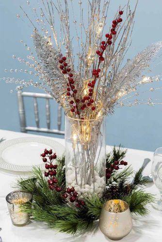 Simple Holiday Centerpiece Ideas ★ See more: https://glaminati.com/simple-holiday-centerpiece-ideas/ Christmas Centerpieces Cheap, Xmas Table, Christmas Table Centerpieces, White Pebbles, Diy Home Decor Ideas, Cheap Christmas, Holiday Centerpieces, Centerpiece Ideas, Simple Holidays