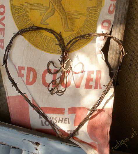 Barbed Wire Heart Heart Barbed Wire, Barb Wire Art, Barbed Wire Crafts, Barbed Wire Wreath, Wire Wreaths, Bird Nests Art, Garden Trellis Designs, Wire Candle Holder, Chicken Wire Art