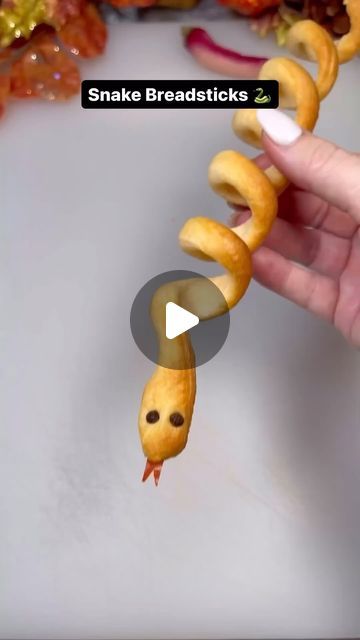 Watson Shelley on Instagram: "Halloween Party Ideas - Snake Breadsticks 🐍" Halloween Breadstick Snakes, Halloween Breadsticks, Snake Breadsticks, Snake Dance, Halloween Themed Food, Halloween Party Ideas, Halloween Decorating, Dandelion Recipes, Breadsticks