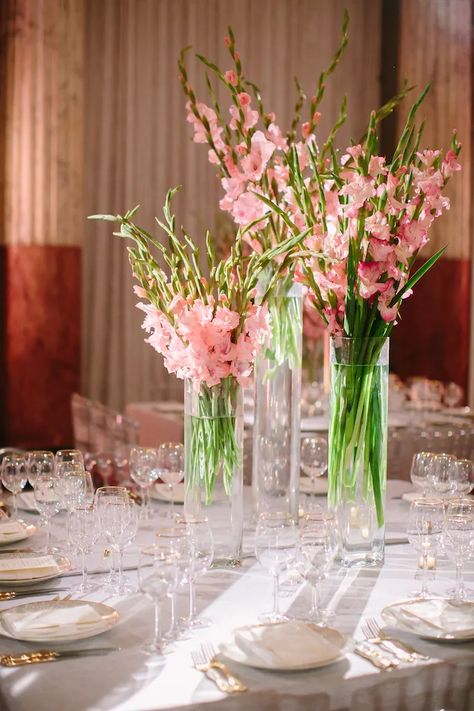 Gladiolus Wedding Flowers, Gladiolus Wedding, Vase Greenery, Greenery Flowers, Low Centerpieces, Tall Centerpieces, Wedding Petals, Spring Wedding Flowers, Modern Flower Arrangements