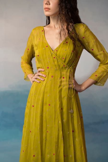 Buy Green Pure Crepe Embroidered Floral V Neck Angrakha And Palazzo Set For Women by Ease Online at Aza Fashions. Indian Kurti Designs, Stylish Kurtis Design, Designer Kurti Patterns, Long Kurti Designs, Casual Indian Fashion, Long Dress Design, Traditional Indian Outfits, Palazzo Set, Delicate Embroidery