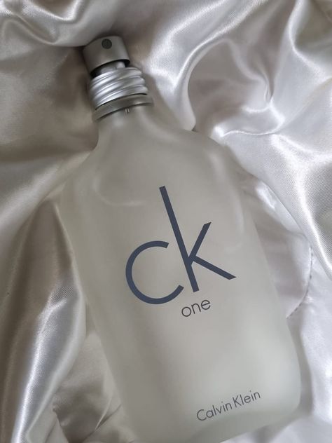 Minimalist Perfume, Calvin Klein Perfume, Bronzer Makeup, Scented Body Lotion, Lotion Gift, Calvin Klein One, Perfume Body Spray, Ck One, Concealer Colors