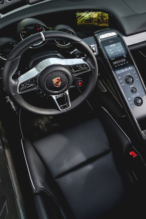 Porsche 918 Spyder Porsche 918 Spyder, Inside Car, Custom Car Interior, Car Console, Cool Car Accessories, Ferdinand Porsche, Pimped Out Cars, Luxury Car Interior, Car Interior Design