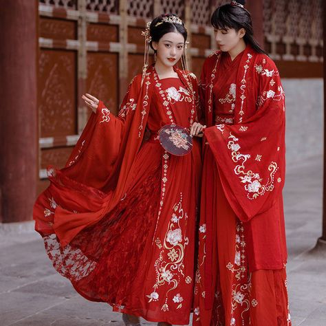 Wedding Hanfu, Traditional Peony, Ancient Wedding, Traditional Chinese Clothing Hanfu, Bridal Vibes, Chinese Wedding Dress Traditional, Hanfu Men, Traditional Chinese Wedding, Chinese Wedding Dress