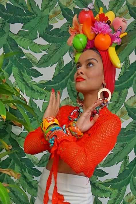 DIY HALLOWEEN COSTUME -CARMEN MIRANDA & THE TUTTTI FRUTTI HAT — KRYSTLE DESANTOS Josephine Baker Costume, Carmen Miranda Costume, Diy Costumes For Boys, Banana Skirt, Halloween Cards Diy, Halloween Swag, Havana Nights Party, Meme Costume, Candle Photography