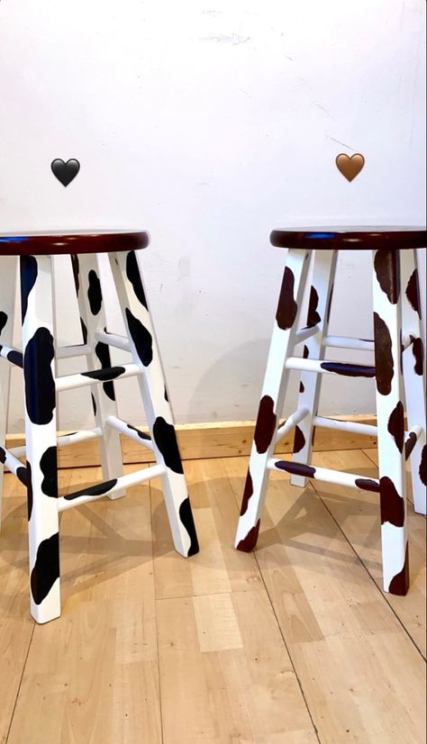 Cow Themed Kitchen Ideas, Cow Print Bar Stools, Cow Print Kitchen Ideas, Cow Print Interior Design, Cow Print Office Decor, Diy Country Crafts, Diy Cow Print Decor, Cow Theme Kitchen, Diy Cow Decor