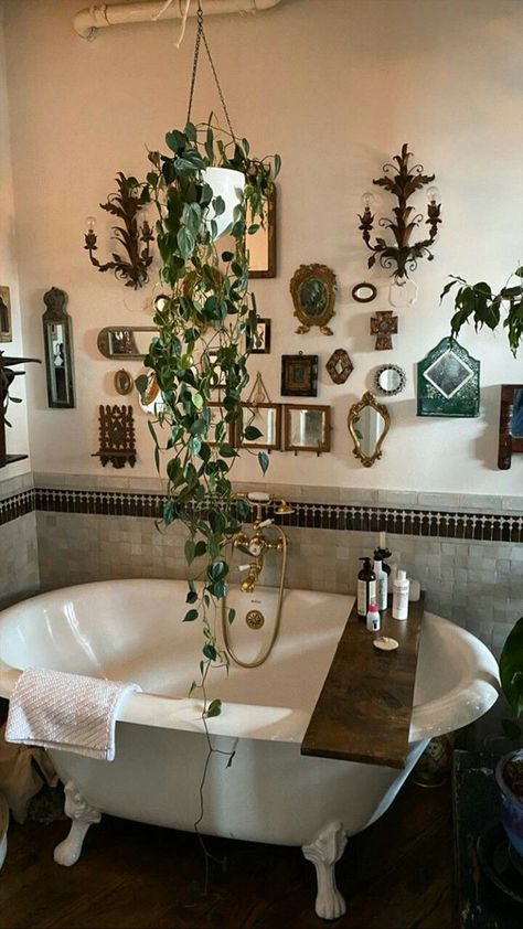 Witchy Aesthetic Bathroom, Vintage Gothic Living Room, Vintage Aesthetic Apartment, Goth Cottage Core Home Decor, Victorian Bathroom Decor, Victorian Bathroom Vintage, Minimalist Goth Decor, Gothic Cottagecore Aesthetic, Gothic Apartment Decor