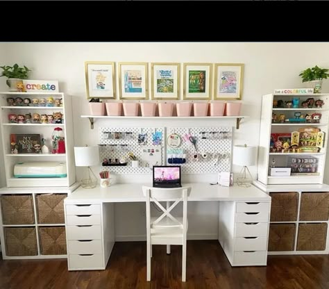 Craft room envy, look how neat and tidy this room is. I love her pictures on display!⁣ ⁣ Reposted from @bookgirlcreations Spending the day… | Instagram Craft Room Guest Room Combo, She Shed Craft Room, Sewing Studios, Basement Craft Rooms, Office Craft Room Combo, Office Layouts, Scrapbook Room Organization, Craftroom Ideas, Wfh Office