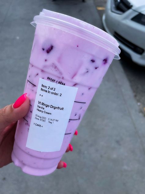 Hack Outfit, Starbucks Drink Menu, Starbucks Secret Menu Recipes, Cold Starbucks Drinks, Starbucks Drinks Diy, Secret Starbucks Recipes, Iced Starbucks Drinks, Coffee Recipes Starbucks, Healthy Starbucks Drinks