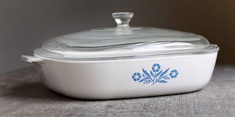 Vintage CorningWare isn't actually worth thousands on eBay - Insider Vintage Kitchen Appliances, Vintage Corningware, Southern Kitchens, Vintage Cookies, Antique Tea, China Sets, Naples Florida, Baking Dish, Vintage Dishes