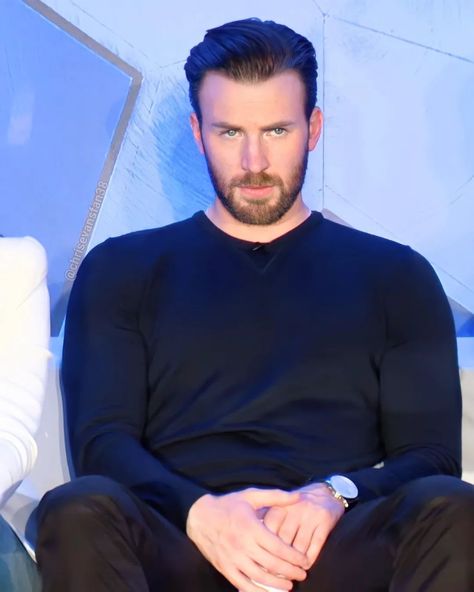 Chris Evans Interview, Armenian Men, Christopher Robert Evans, Film Marvel, Shang Chi, Christopher Evans, Steve Rogers Captain America, Robert Evans, Alexander Skarsgård