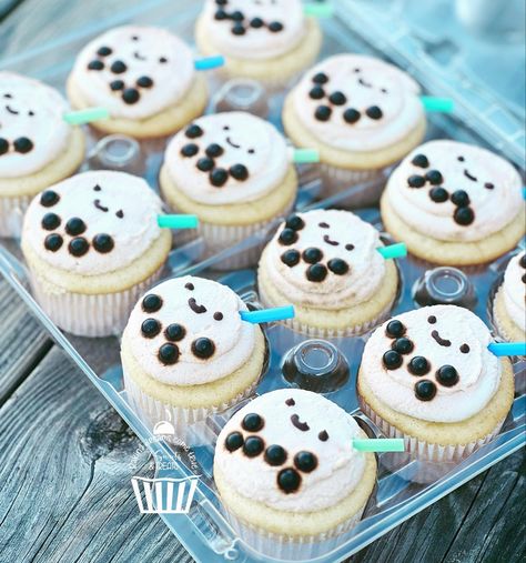 Boba Cupcake Design, Bubble Tea Cupcakes, Boba Tea Cake Ideas, Boba Tea Cupcakes, Boba Party Favors, Boba Tea Bar Party, Boba Decorations, Boba Party Ideas, Boba Cake Birthday