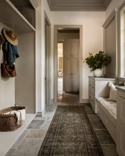 Modern Country Decor, Mudroom Entryway, Mudroom Laundry Room, Amber Lewis, Mudroom Design, Hill Interiors, Boot Room, Amber Interiors, Mud Room