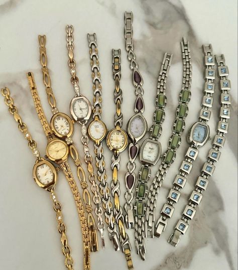 Spring 2024 Old Money Jewelry Aesthetic, Aesthetic Art Vintage, Dainty Watches, Old Money Jewelry, Wallpaper Old, Aesthetic Old Money, Money Jewelry, Vintage Gold Watch, Aesthetic Old