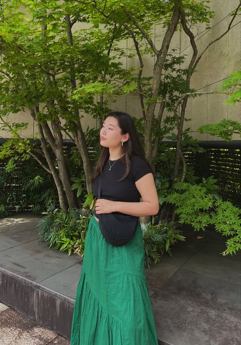 Uniqlo Crossbody Bag Outfit, Green Long Skirt Outfit, Uniqlo Crossbody Bag, Green Relaxed Summer Maxi Skirt, Baggu Bag Outfit, Green Flowy Cotton Maxi Skirt, Green Maxi Skirt Outfit Aesthetic, Spring Maxi Skirt Outfit, Green Maxi Skirt Outfit