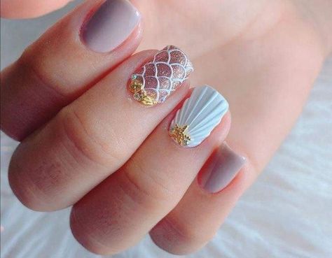 Nails Sirena, Neutral Beach Nails, Beach Vacation Nail Ideas, Mermaid Nails Design, Mermaid Nail Art, Beach Nail Designs, Manicure Nail Designs, Mermaid Nails, Vacation Nails