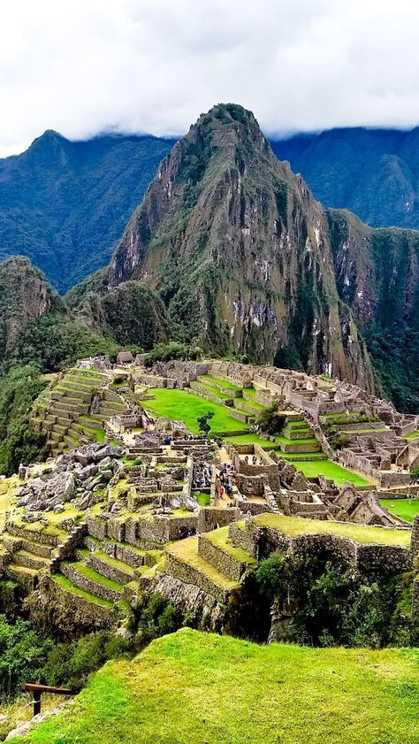 Manchu Pichu Peru, 7 World Wonders, Peru Machu Picchu, Peru Vacation, Machu Picchu Peru, Cusco Peru, Peru Travel, Ancient Ruins, Dream Vacation