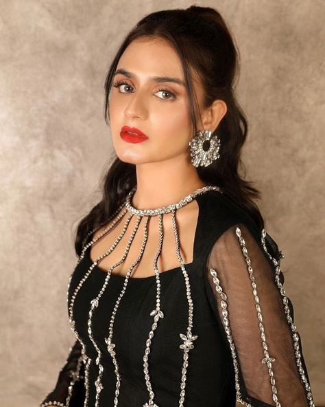 𝐐𝐮𝐧𝐨𝐨𝐭 𝐀𝐥𝐢 Black Colour Dress Designs, Net Kurti Neck Designs, Black Net Kurti Design, Hira Mani Dresses, Black Net Dress, Casual Bridal Dress, Hira Mani, Anarkali Dress Pattern, Pakistani Fancy Dresses