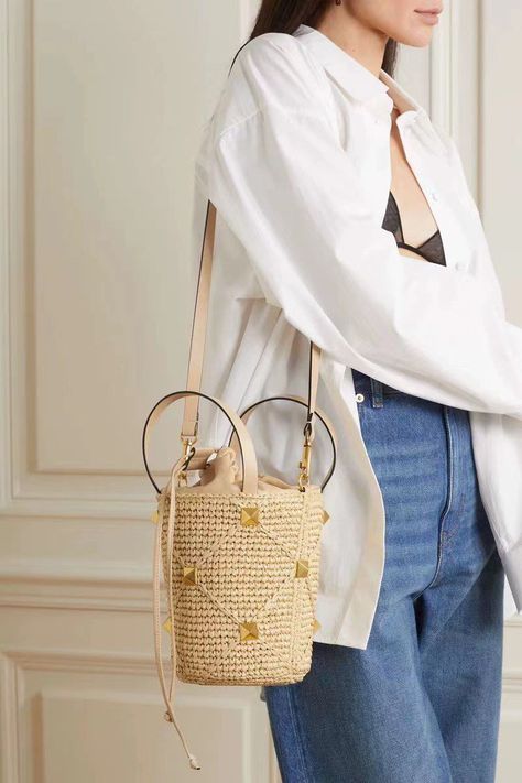 Valentino Garavani Bag, Real Leather Handbags, Bamboo Bag, Handbag Pattern, Crochet Purse Patterns, Woven Raffia, Leather Bucket Bag, Crochet Bags, Leather Bucket