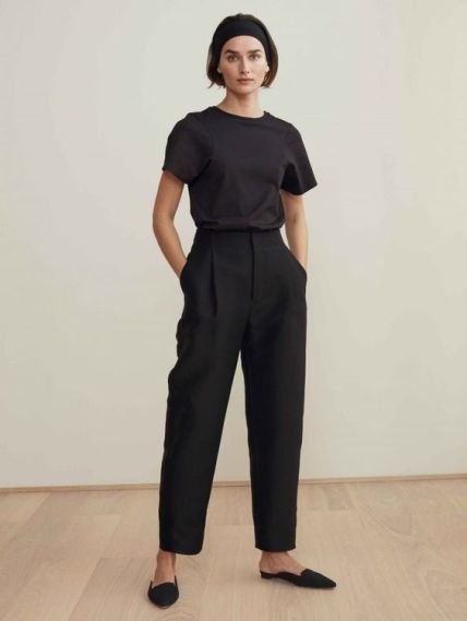 How To Dress In All Black And Look Like A BOSS - Society19 Svarta Outfits, Minimal Stil, Minimalist Moda, Minimalist Fashion Women, Summer Work Outfits, Minimal Outfit, Mein Style, 가을 패션, Work Outfits Women