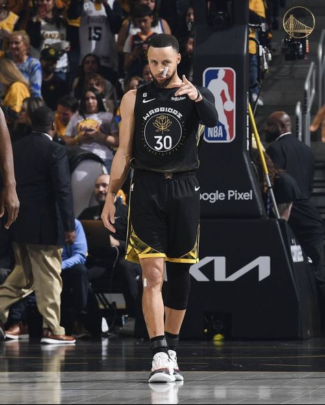 Gold State Warriors, Stephen Curry Shooting, Steph Curry 3, Nba Wallpapers Stephen Curry, Stephen Curry Wallpaper, Curry Wallpaper, Stephen Curry Basketball, Nba Stephen Curry, Wardell Stephen Curry