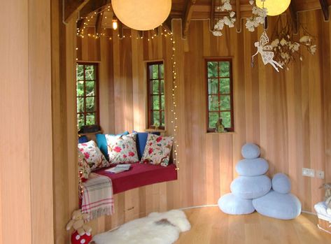 Interior Design Ideas for Kid’s Treehouses - Blue Forest Tree House Decorating Ideas Inside, Treehouse Kids, Kids Architecture, Tree House Interior, House Decorating Ideas, Tree Interior, Tree House Kids, Holiday Room, Cool Tree Houses