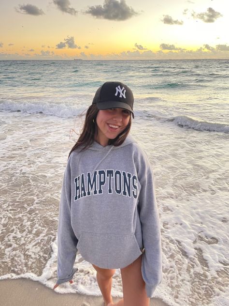 Kappa Sweatshirt, Backwards Hat, Sunset Beach Pictures, Short Hoodie, Sweats Outfit, Sweatshirt Blanket, Random Aesthetic, Beach Friends, Insta Ideas