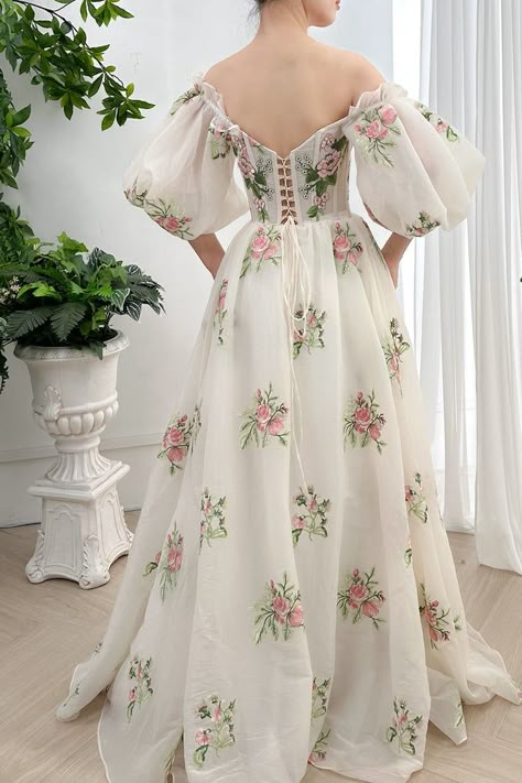 Unrealistic Dresses, Dnd Wedding, Floral Organza Dress, Patterned Bridesmaid, Flower Dress Design, Embroidery Organza, Floral Dress Design, Medieval Wedding, Cottagecore Outfits