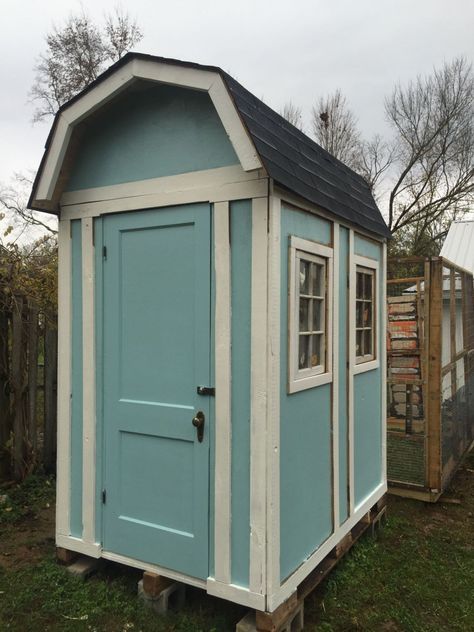 Chicken coop from a shipping crate build | Page 3 | BackYard Chickens - Learn How to Raise Chickens Shipping Crate Chicken Coop, Crate Chicken Coop, Wooden Shipping Crates, How To Raise Chickens, Raise Chickens, Summer Fair, Shipping Crates, Chicken Art, Backyard Chickens