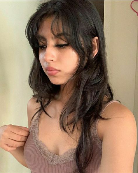 Wispy Curtain Bangs And Layers, Face Frame Bangs Wavy Hair, Wispy Curtain Bangs Square Face, Wispy Fringe Curtain Bangs Long Hair, Grown Out Wispy Bangs, Face Framing Layers Fringe, Short Layers With Wispy Bangs, Side Bangs For Wavy Hair, Haircuts Curtain Bangs Layers