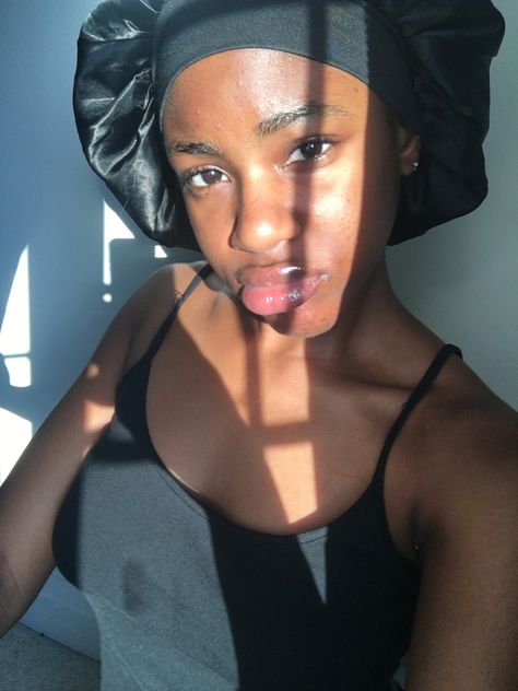 Skinnn Bonnet Pics, Black