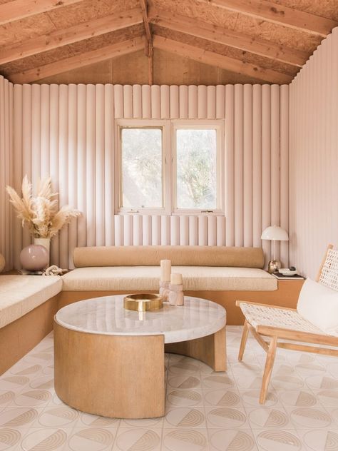 We're Obsessed with the Custom Design Moments in This Desert A-Frame #SOdomino #room #interiordesign #wall #furniture #property #table #livingroom #ceiling #coffeetable #floor Interior Design Blogs, Monochromatic Room, Minimalist Living Room Decor, Salon Suites, Decor Ikea, 카페 인테리어 디자인, Monochromatic Color Scheme, Tile Trends, Room Paint Colors