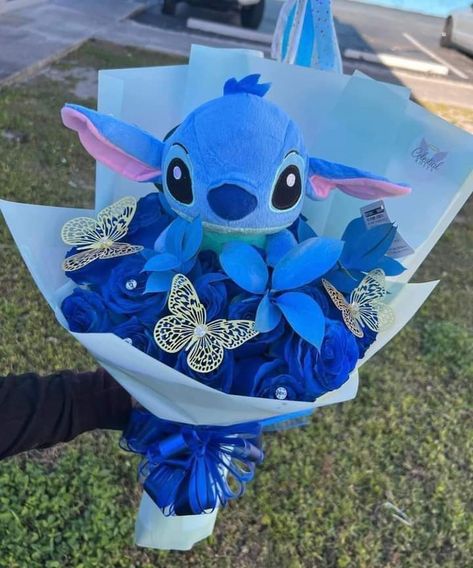 Luxury Flower Bouquets, Lilo And Stitch Drawings, Lilo Y Stitch, Stitch Drawing, Stitch And Angel, 17th Birthday, Birthday Gift Ideas, Lilo And Stitch, Flowers Bouquet