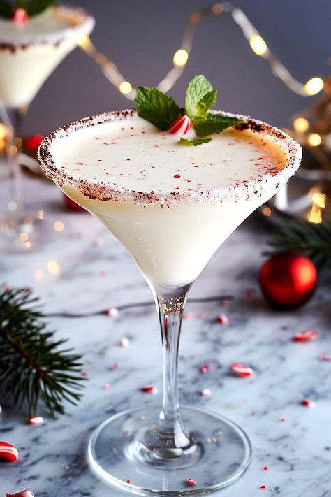 Minty Snowflake Martini Snowflake Martini Recipe, Snowflake Martini, Christmas Martini Recipes, Mistletoe Martini, Gingerbread Martini, Christmas Beverages, Holiday Martinis, Peppermint Schnapps, Peppermint Martini